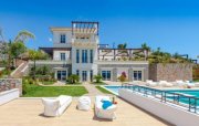 Elounda Luxusvilla am Meer mit vier Schlafzimmern, Pool, Gästehaus, Privatstrand, 5-Sterne-Hotelservice Haus kaufen